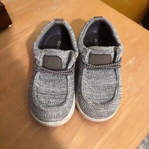 Old Navy Kids Moccasins in Gray and White